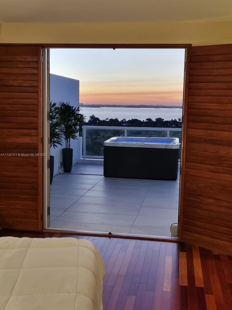 5600 CONDO - Residential