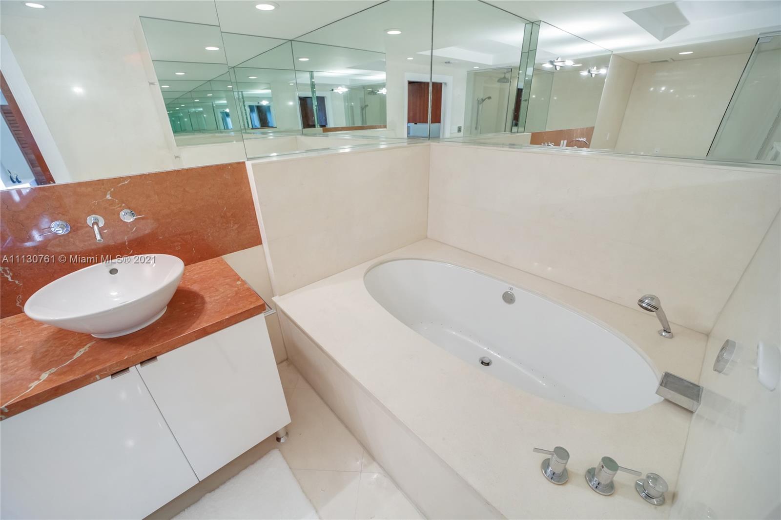 5600 CONDO - Residential