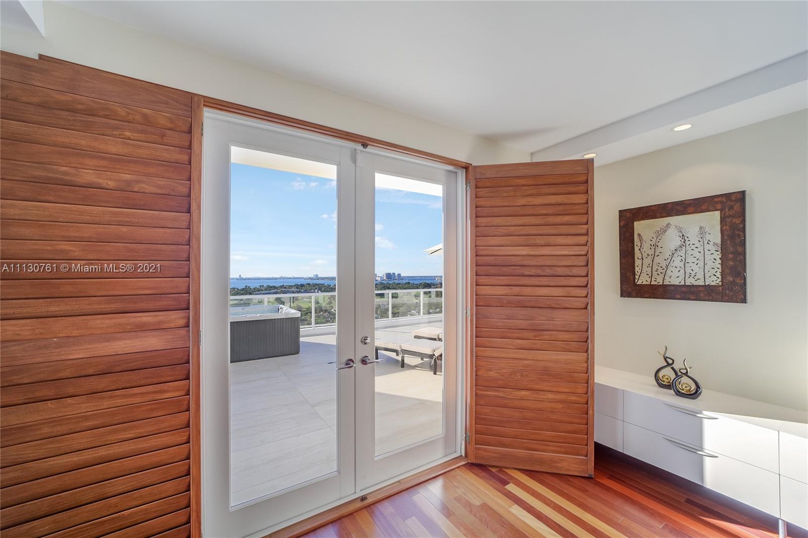 5600 CONDO - Residential