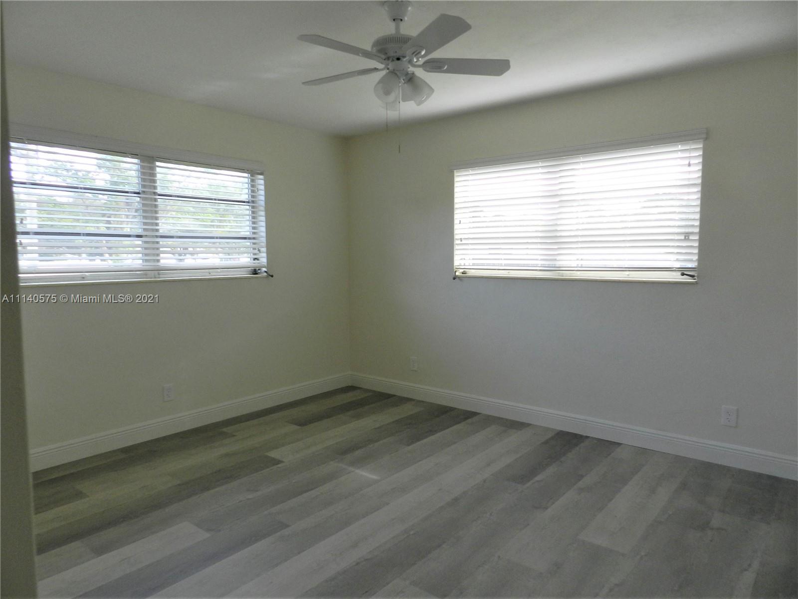 HOLLYWOOD HILLS - Residential