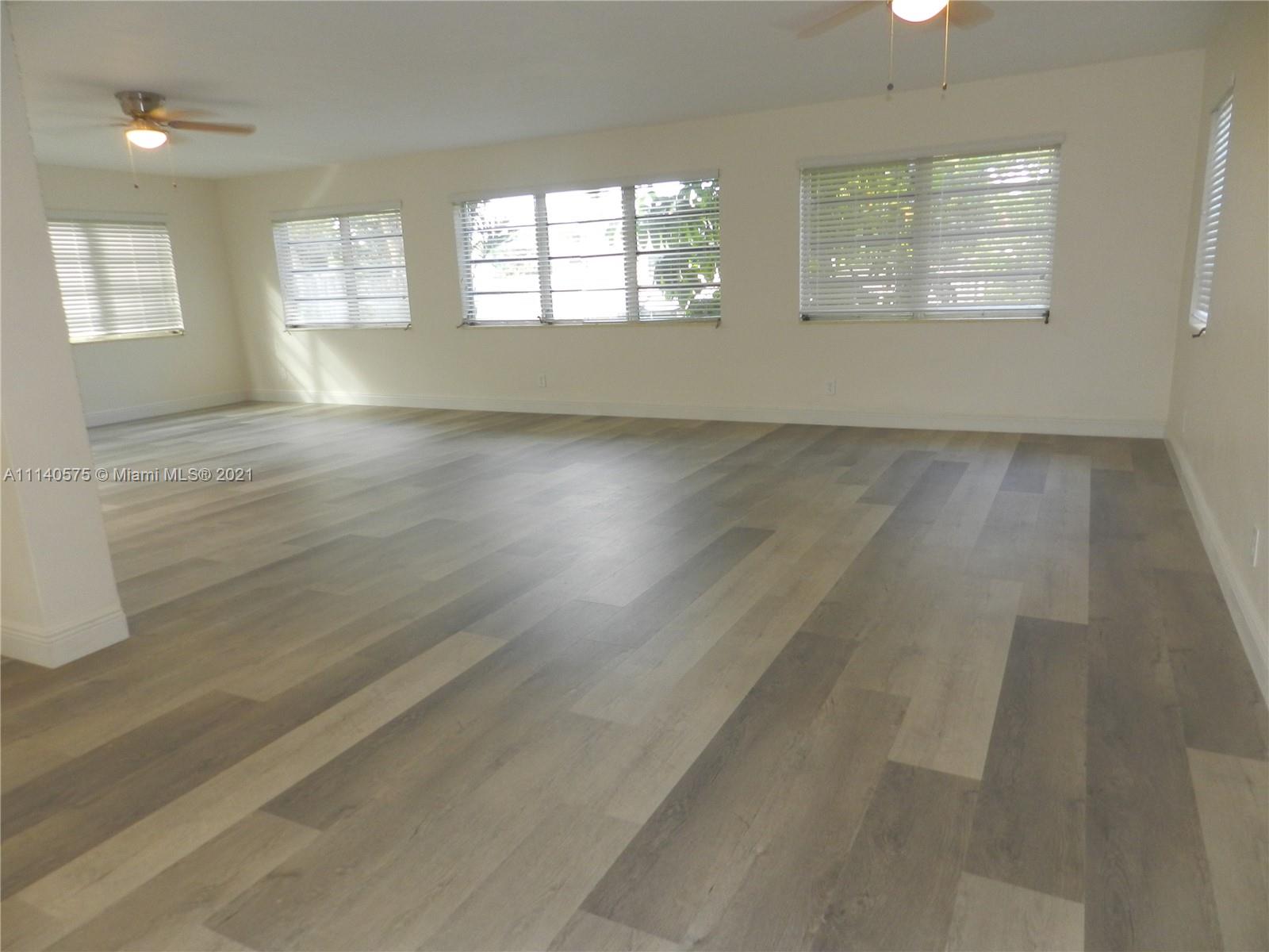 HOLLYWOOD HILLS - Residential