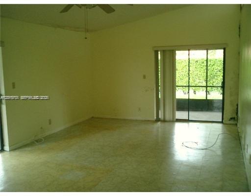 VILLAS AT WOODLAND GREENS - Residential