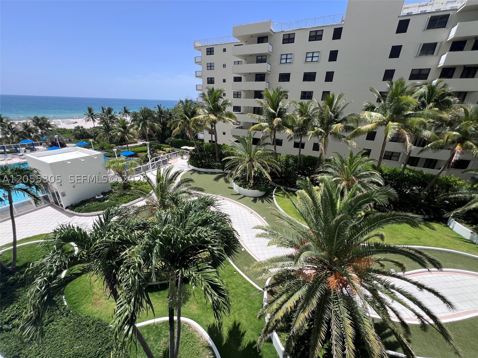 THE DECOPLAGE CONDO - Residential