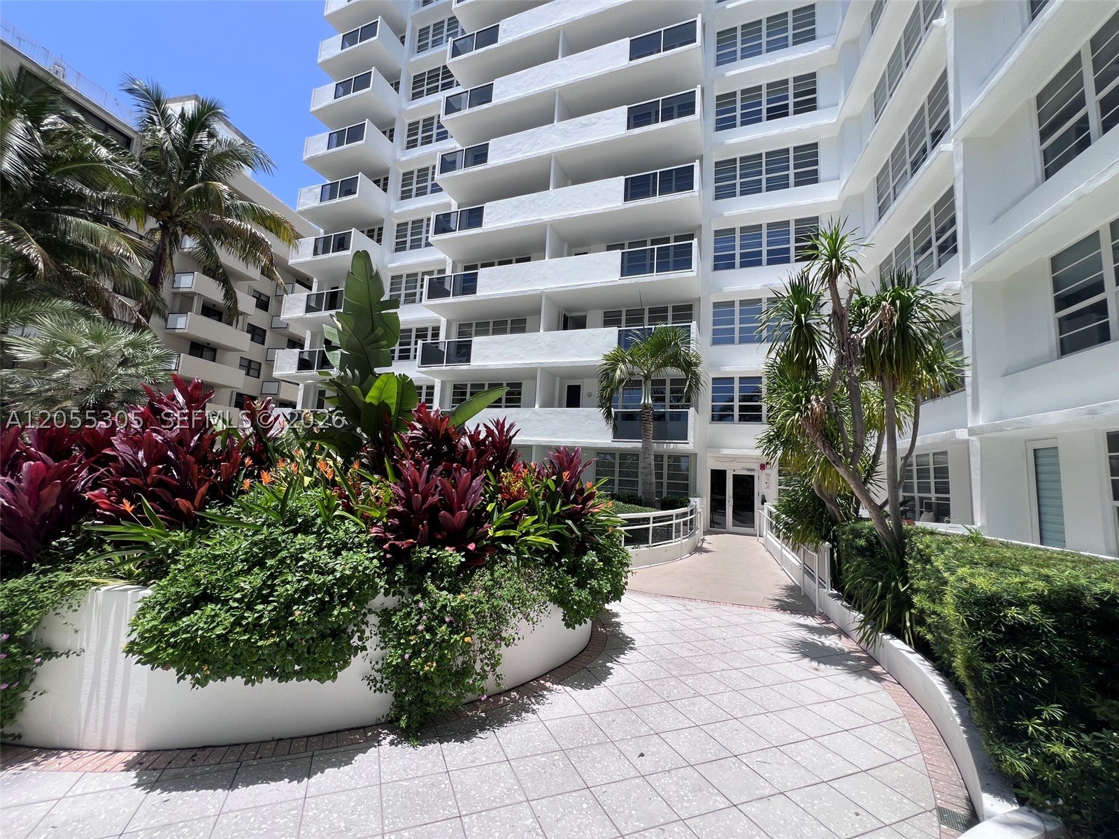 THE DECOPLAGE CONDO - Residential