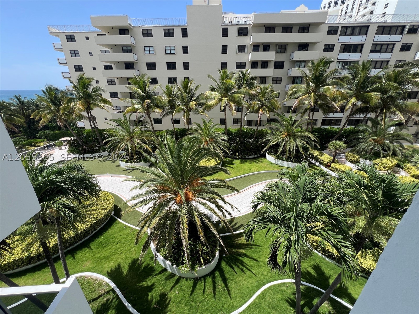 THE DECOPLAGE CONDO - Residential