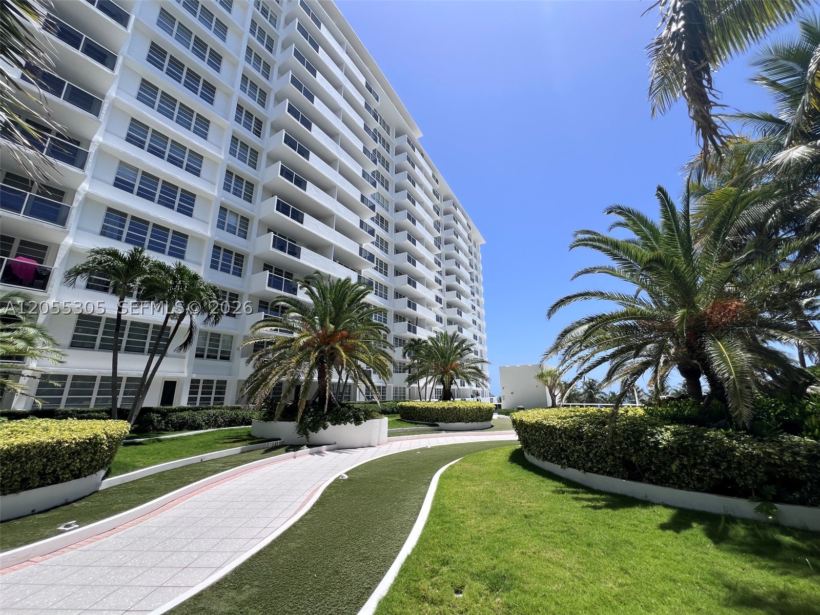 THE DECOPLAGE CONDO - Residential