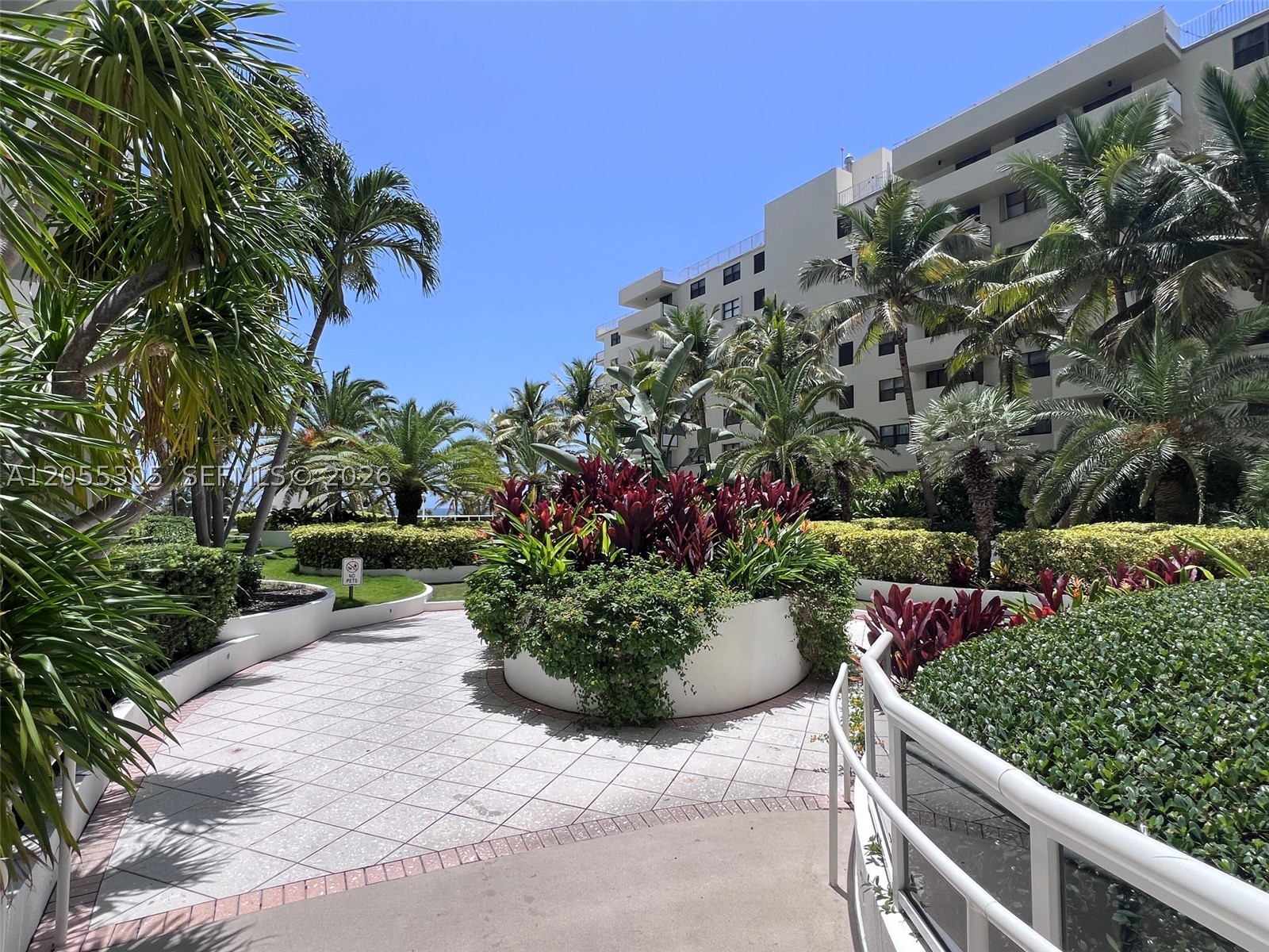 THE DECOPLAGE CONDO - Residential