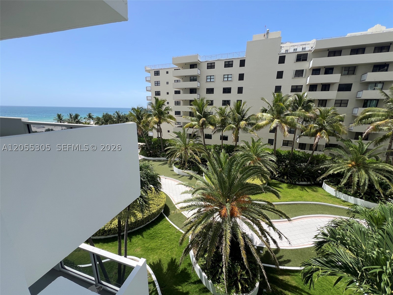 THE DECOPLAGE CONDO - Residential