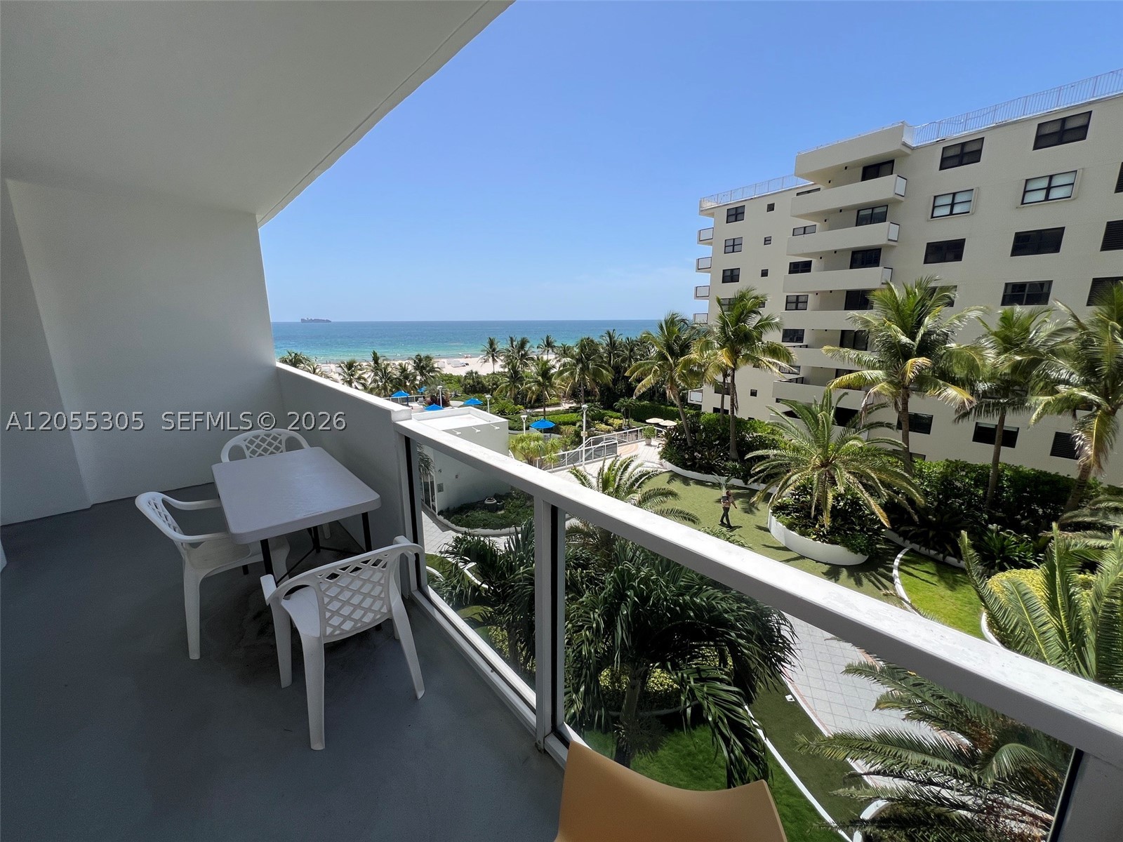 THE DECOPLAGE CONDO - Residential