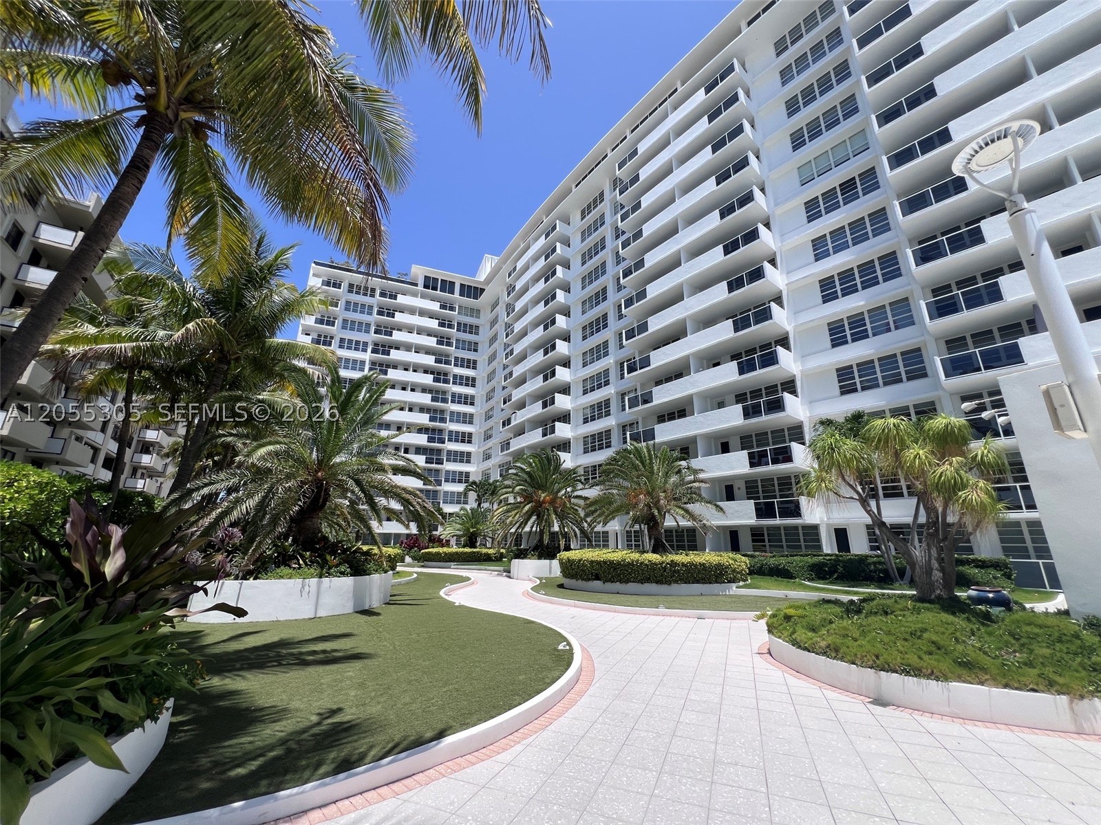 THE DECOPLAGE CONDO - Residential
