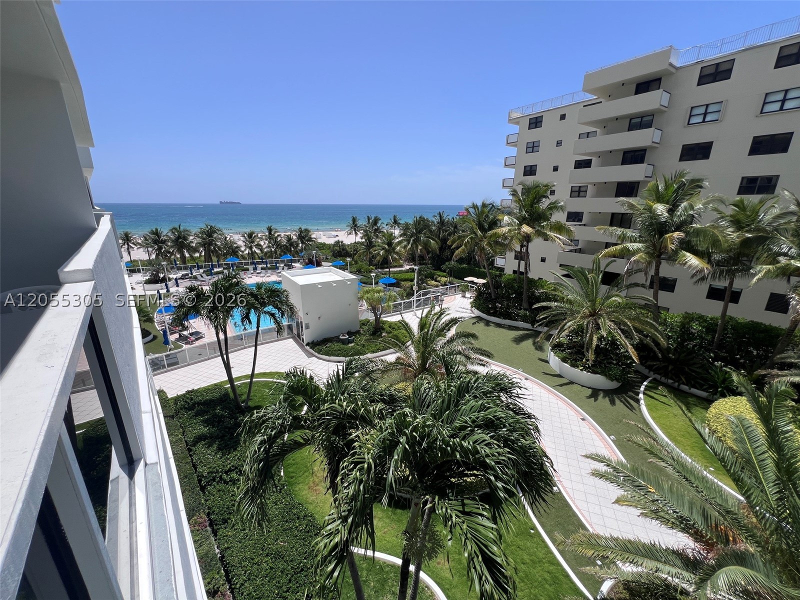 THE DECOPLAGE CONDO - Residential