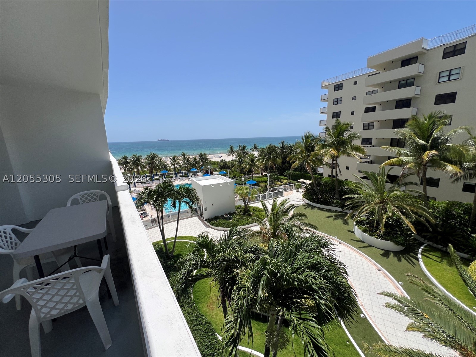 THE DECOPLAGE CONDO - Residential