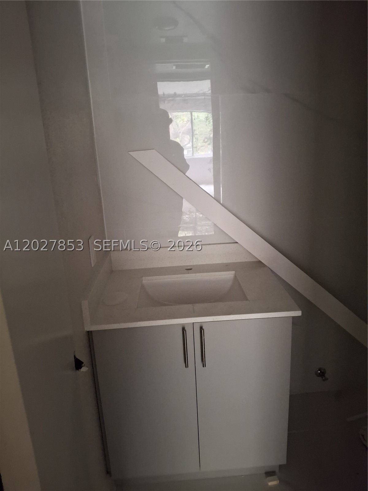 A nice and beautiful unit recently renovated in North Miami area, it is near all supermarkets, Home Depot, Walmart, and great restaurants.