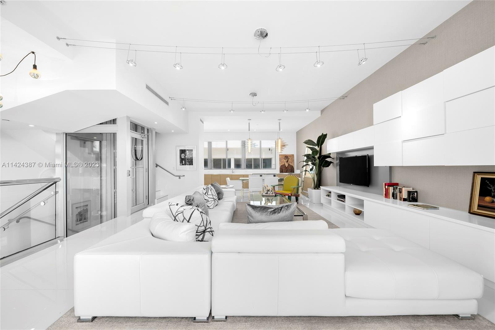 OCEAN SEVEN CONDO - Residential