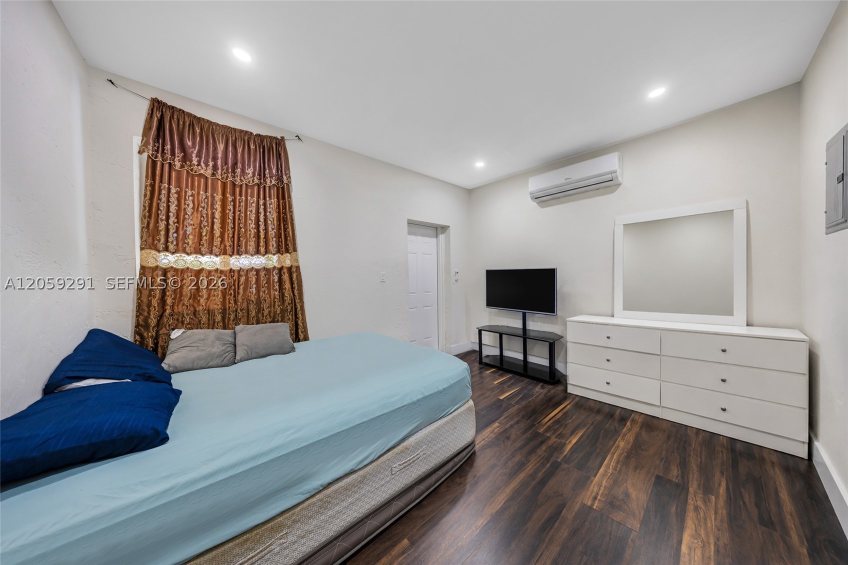 MELROSE HEIGHTS - Residential