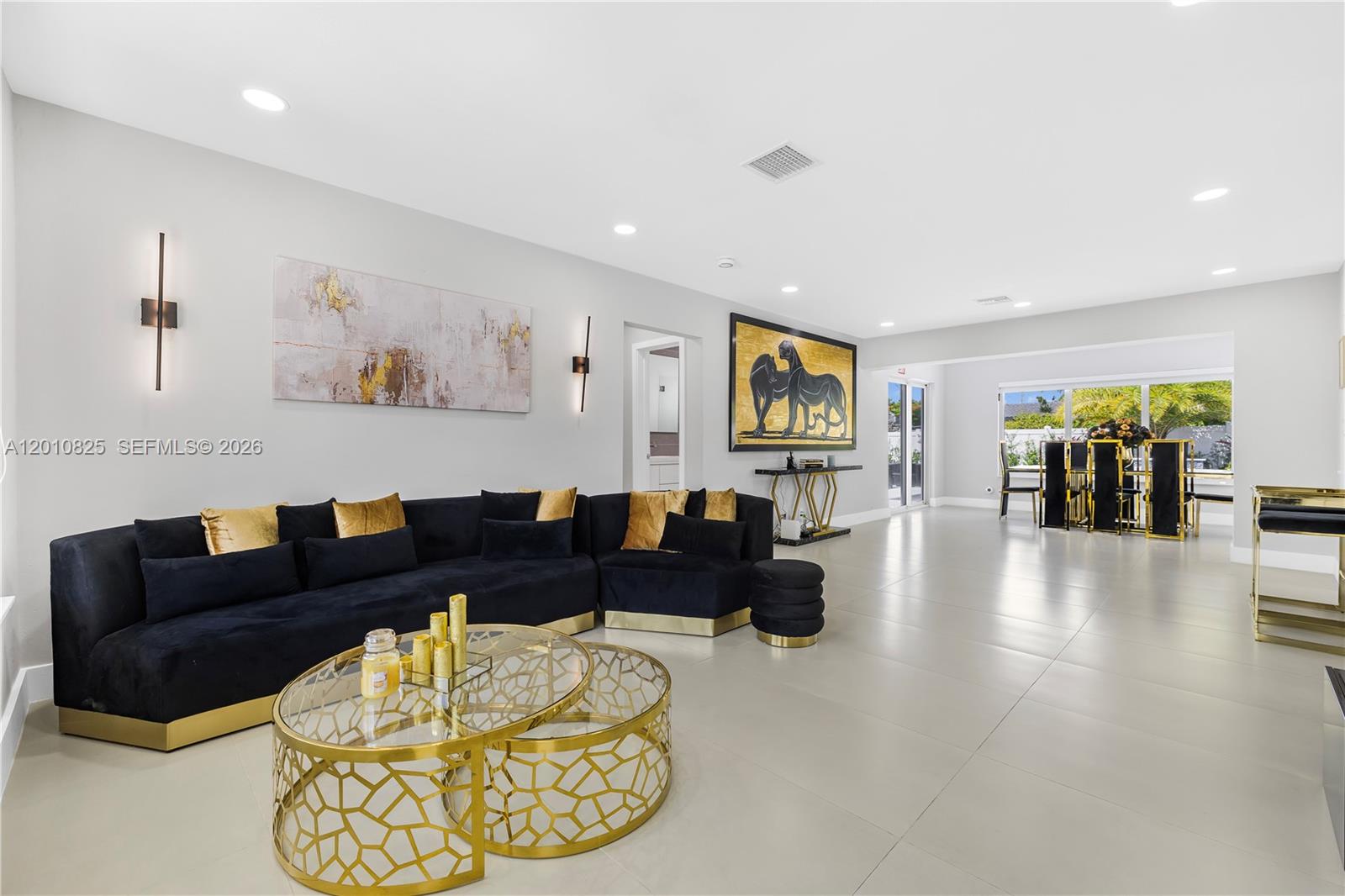 COUNTRY CLUB HOMES - Residential