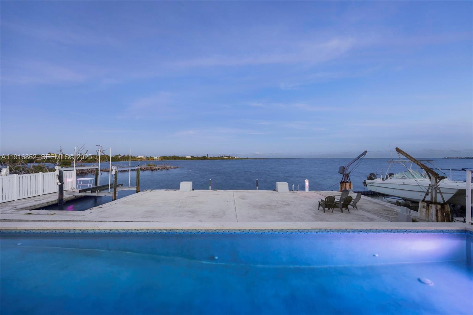 TROPICAL BAY - Residential