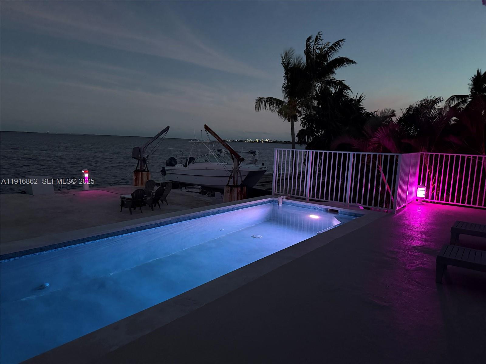 TROPICAL BAY - Residential