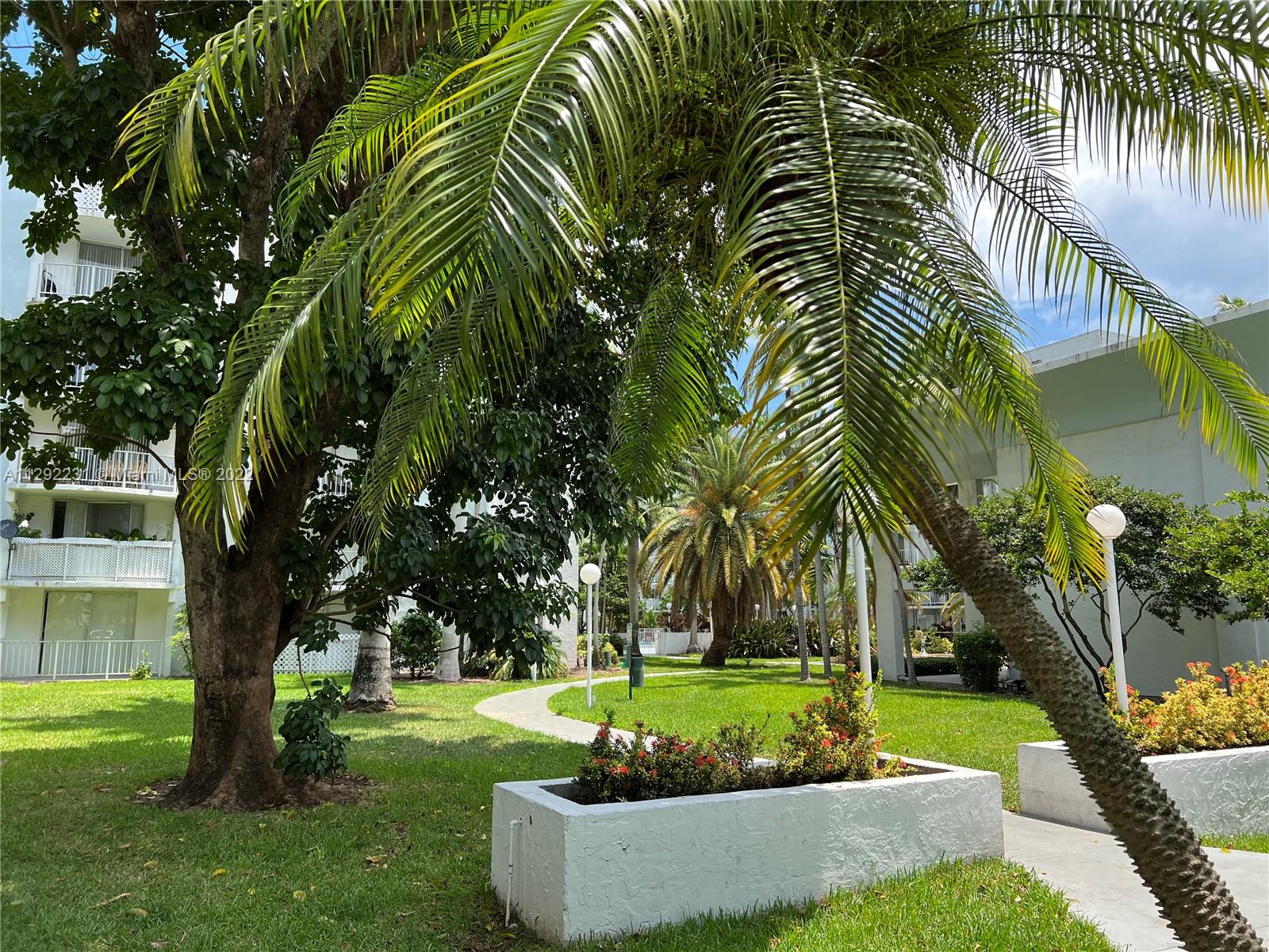 Investor dream!!! can be rented immediately!!! Great rental income for this 1 bedroom unit with 2 reserved parking spaces.  Come tour this unit ready to move in now.  Large rooms in the perfect location make this condo a win all around.