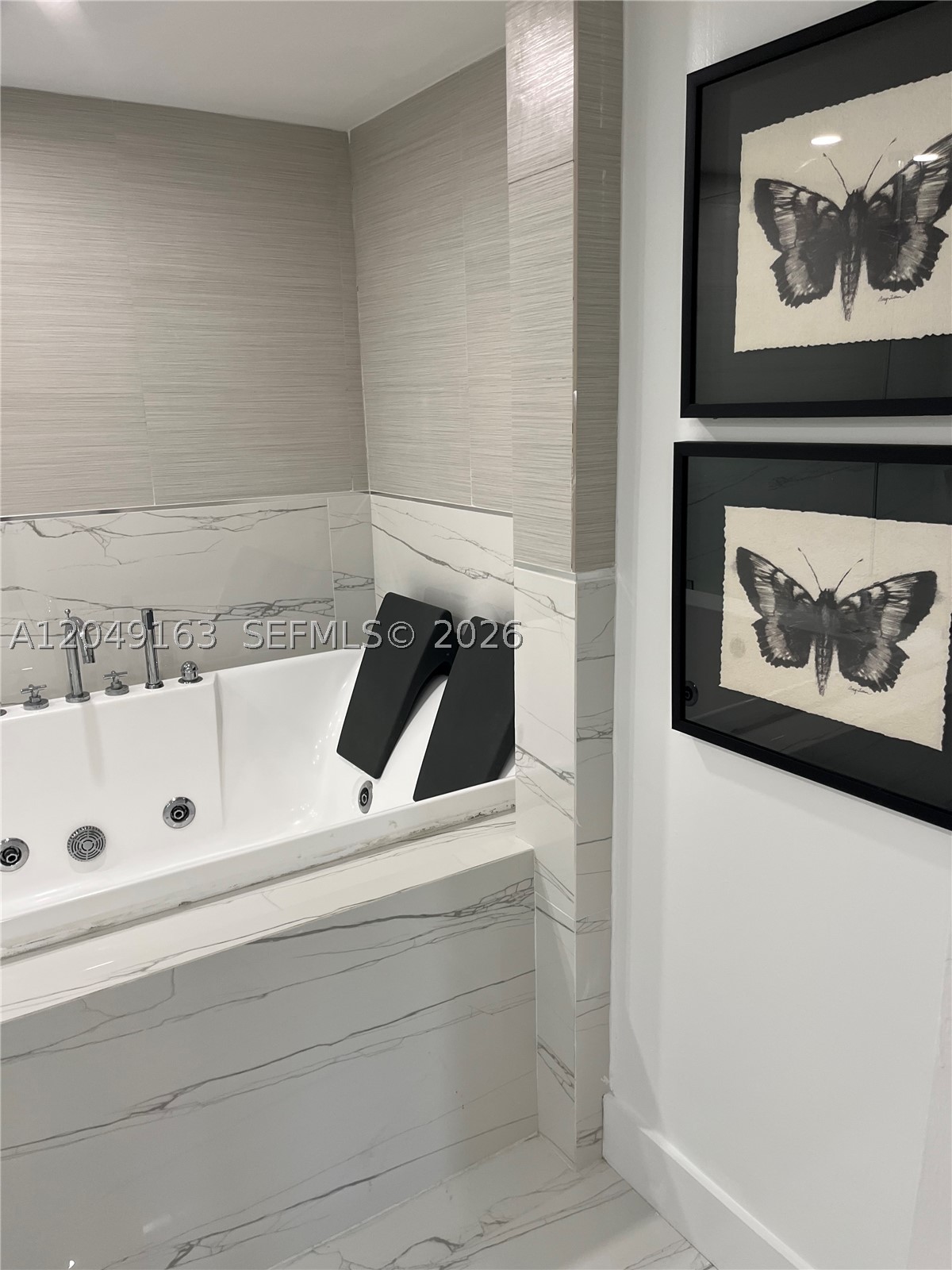 RONEY PALACE CONDO - Residential
