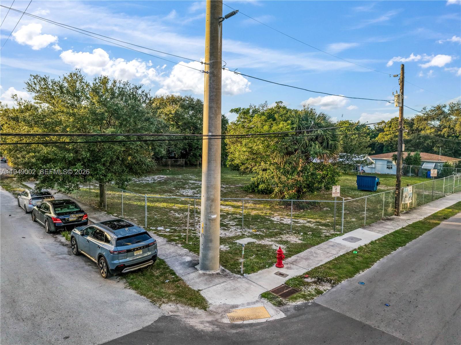 NORTH LAUDERDALE - Land