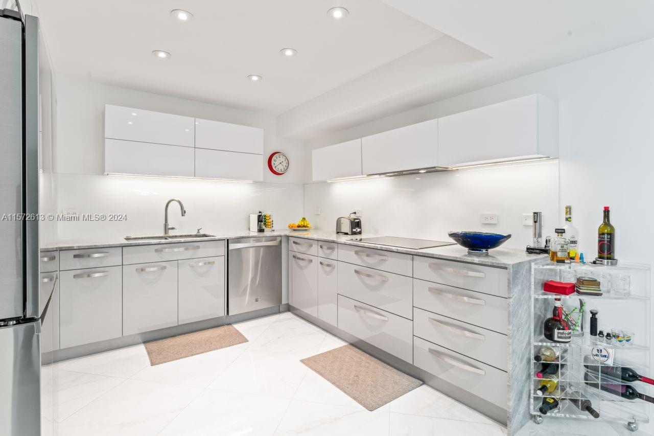 NINE ISLAND AVENUE CONDO - Residential
