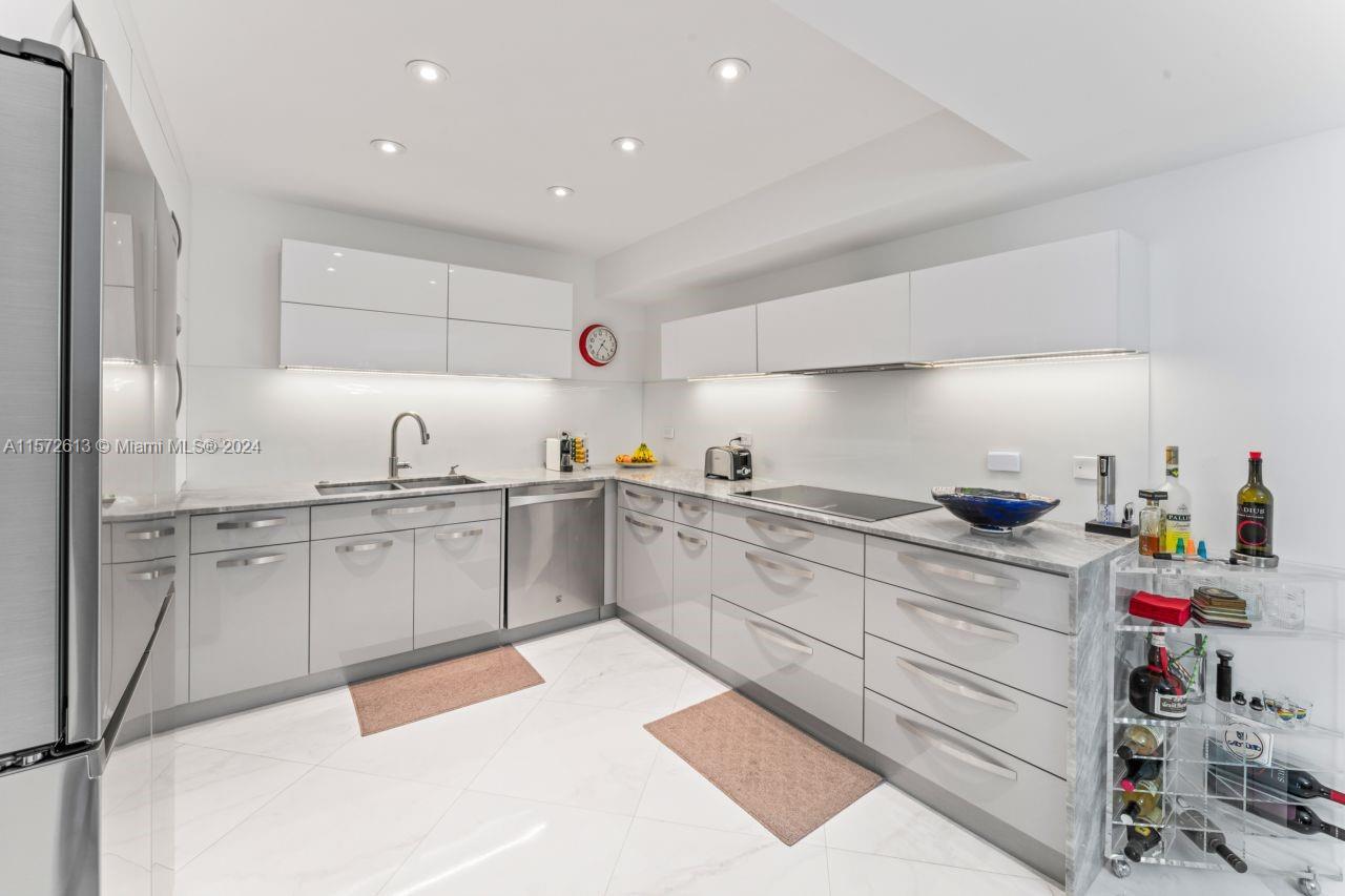 NINE ISLAND AVENUE CONDO - Residential