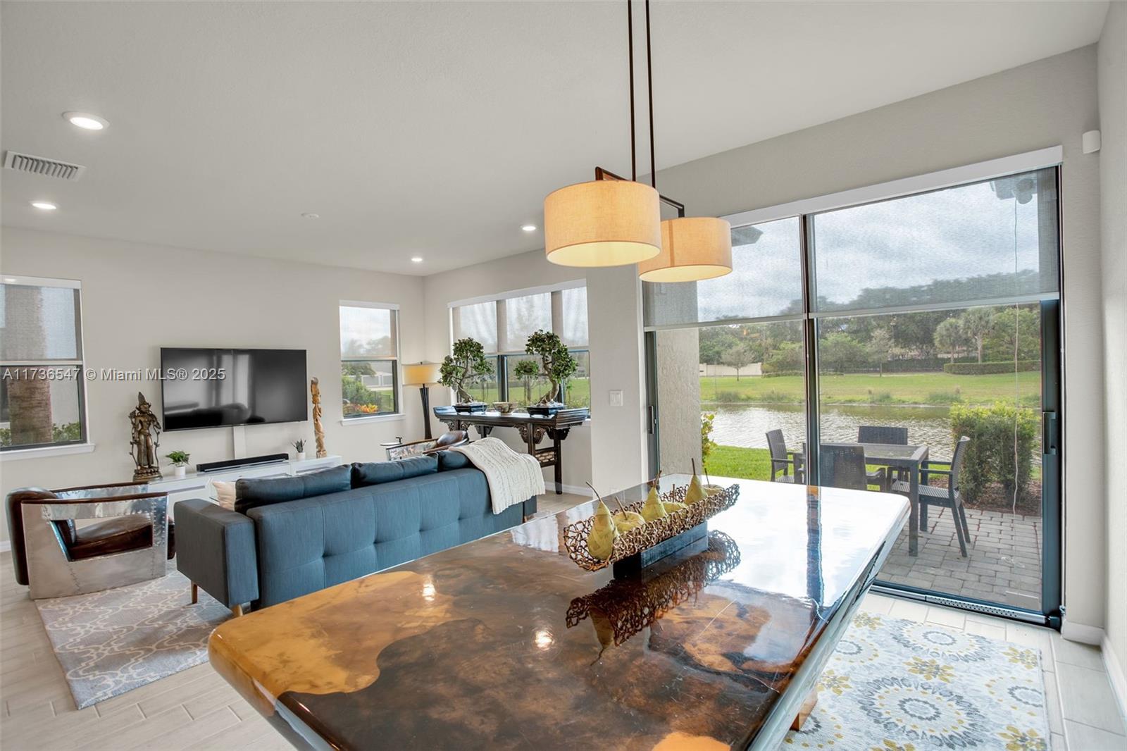 OAK TREE PROPERTY REDEVEL - Residential Lease