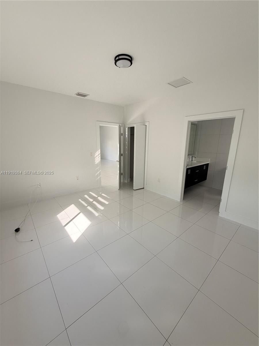 KINGS COURT - Residential