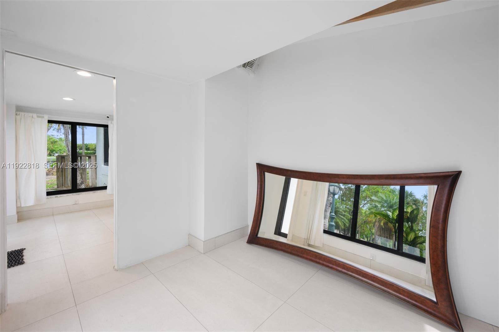 SUN RAY SUB - Residential Lease