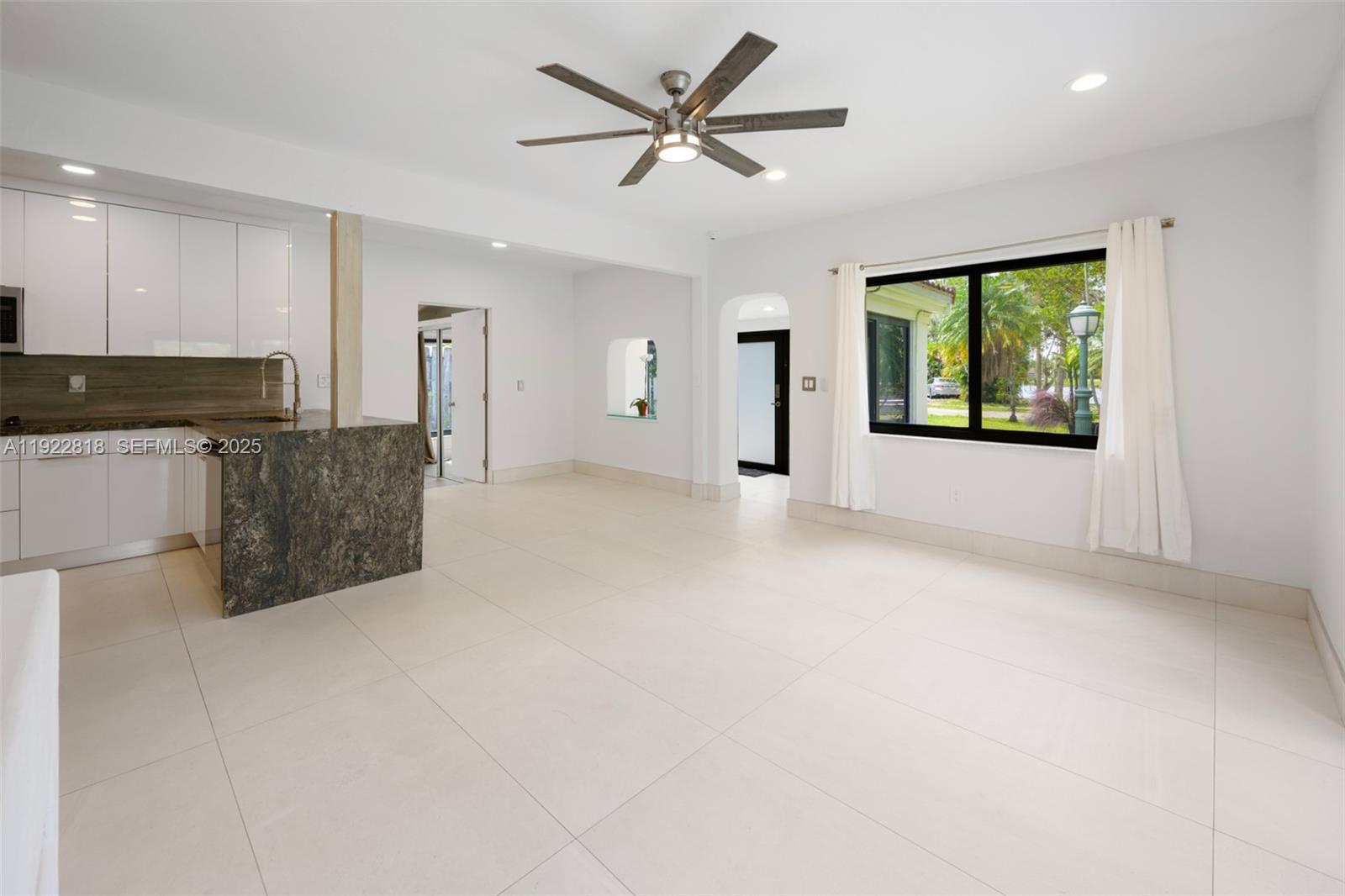 SUN RAY SUB - Residential Lease