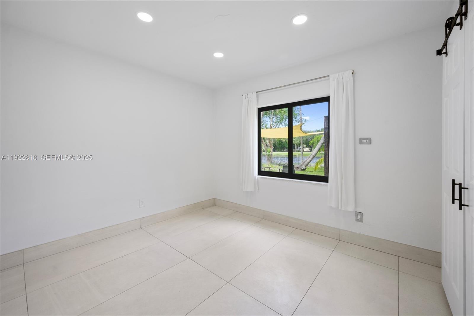 SUN RAY SUB - Residential Lease