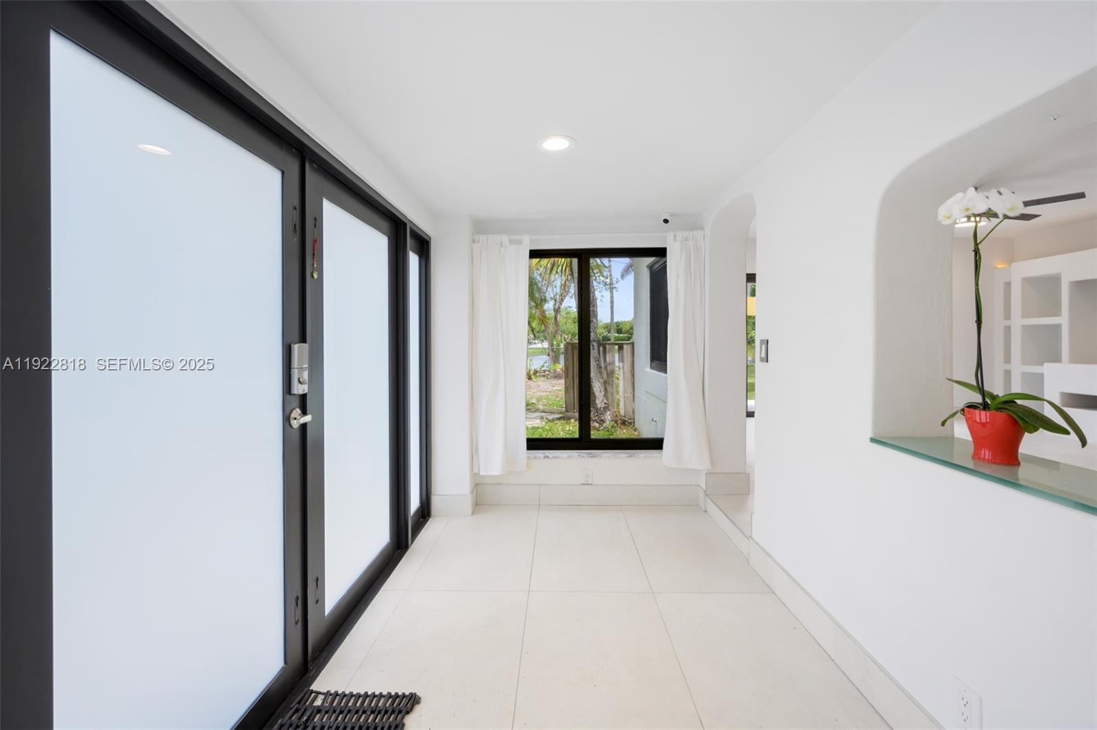 SUN RAY SUB - Residential Lease