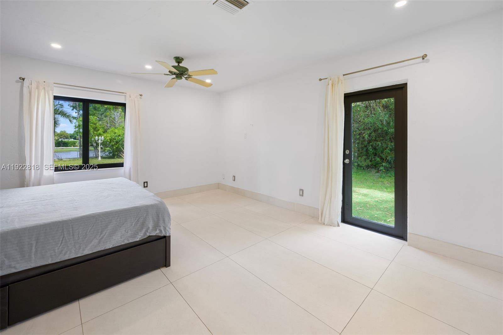 SUN RAY SUB - Residential Lease