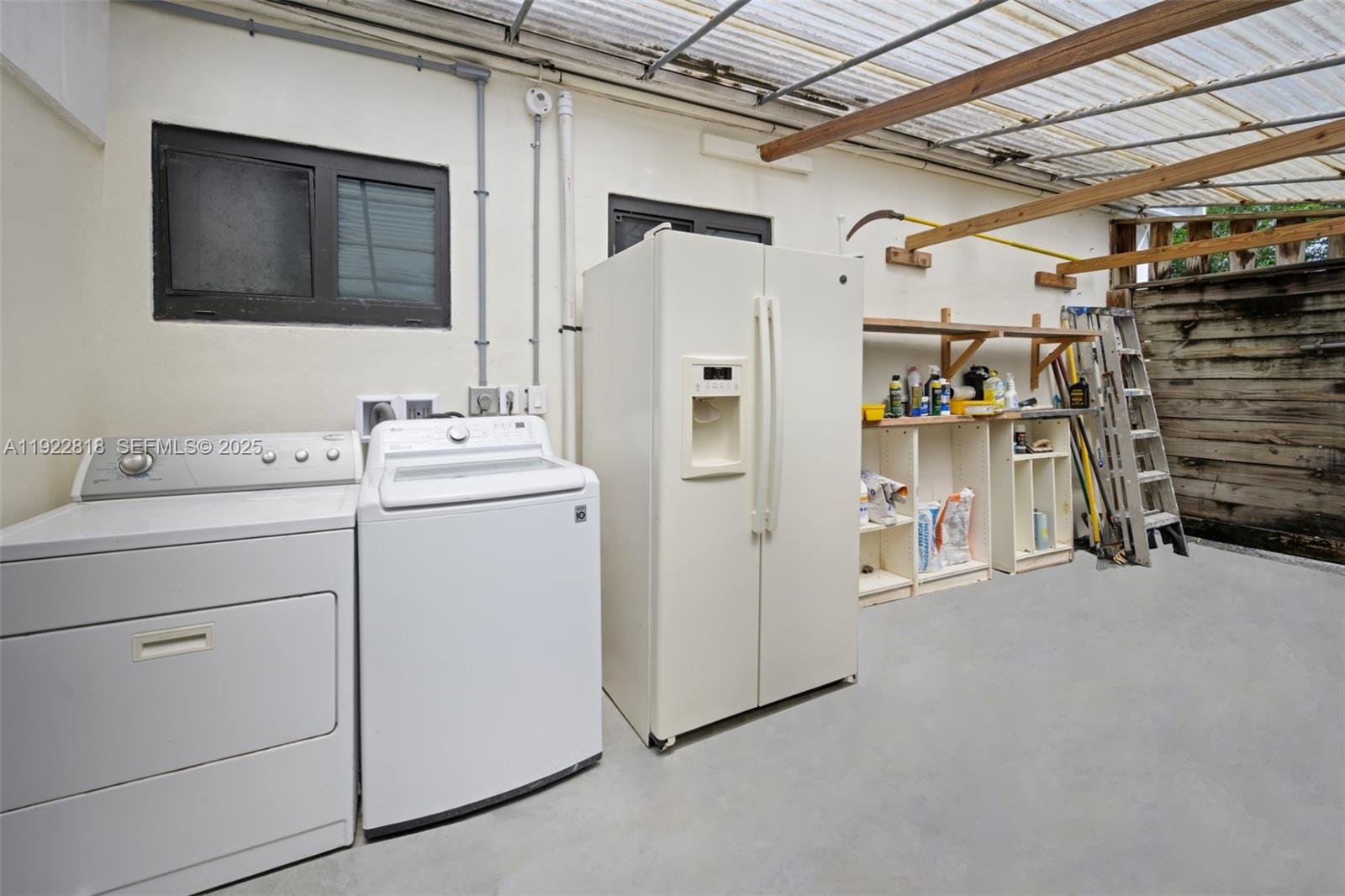 SUN RAY SUB - Residential Lease