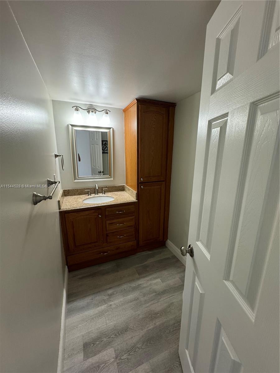 COUNTRY VILLAGE CONDO - Residential Lease