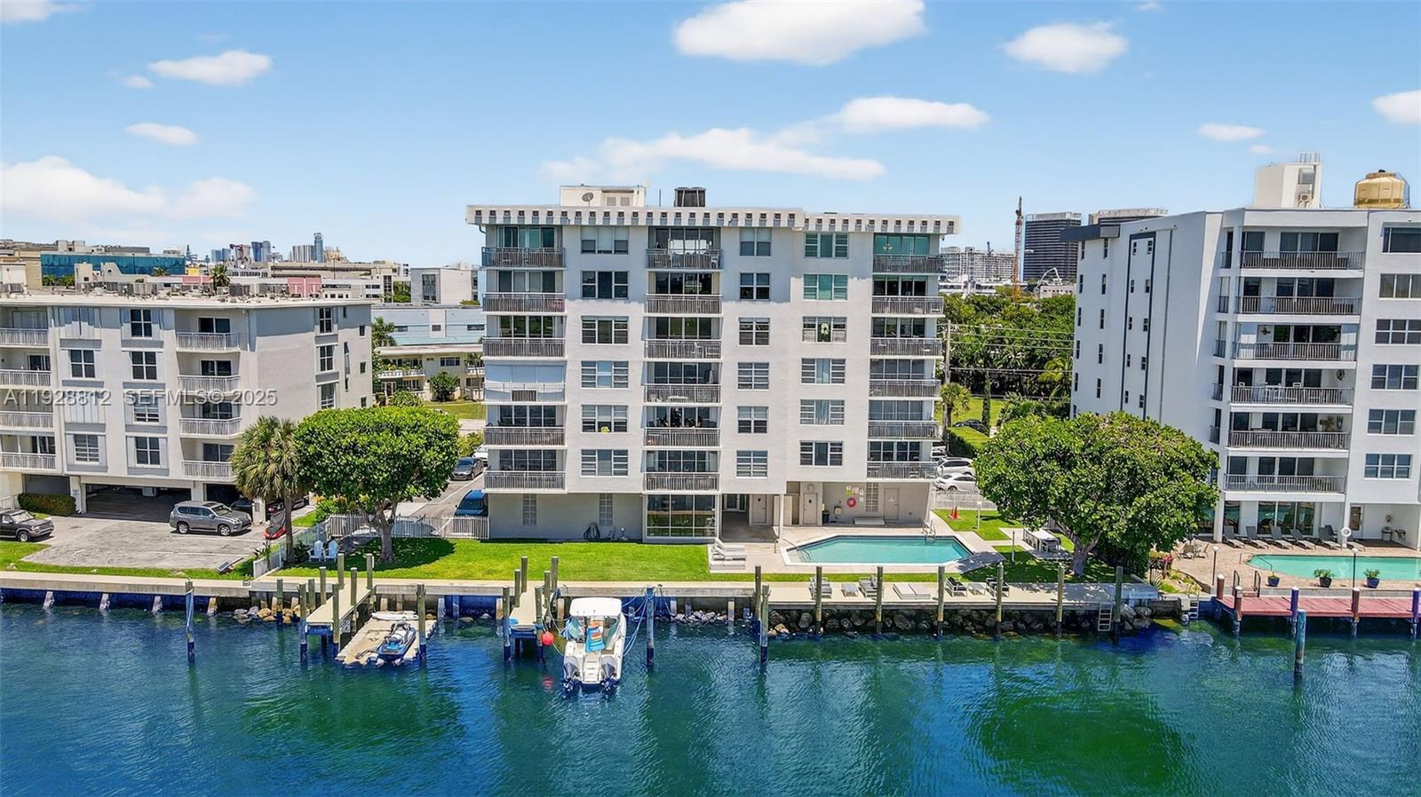 COLONY BAY HARBOR APTS CO - Residential