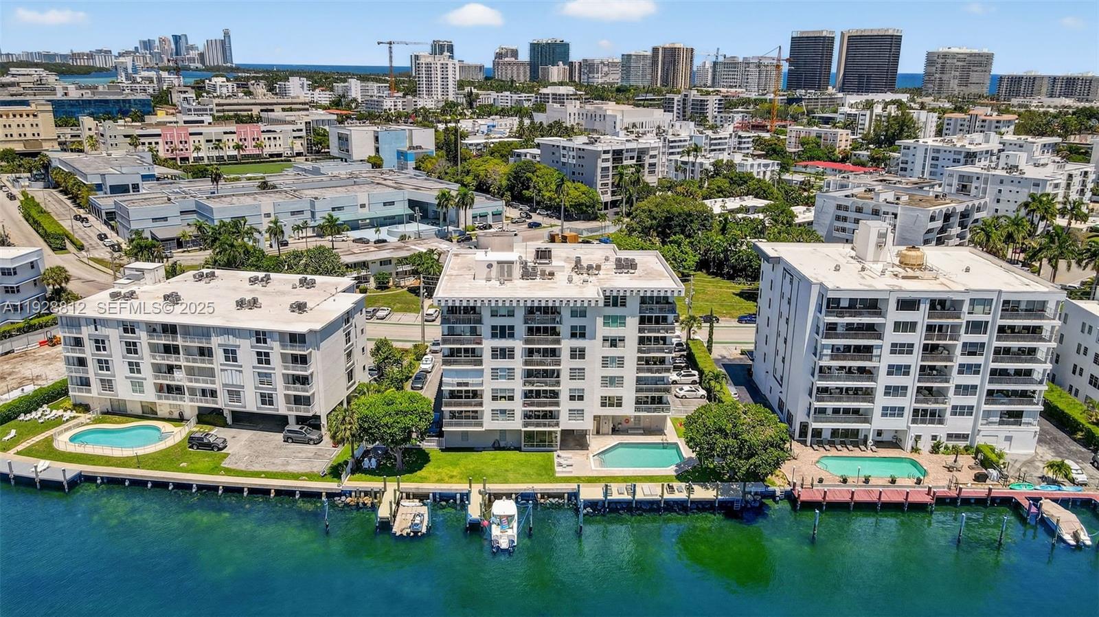 COLONY BAY HARBOR APTS CO - Residential