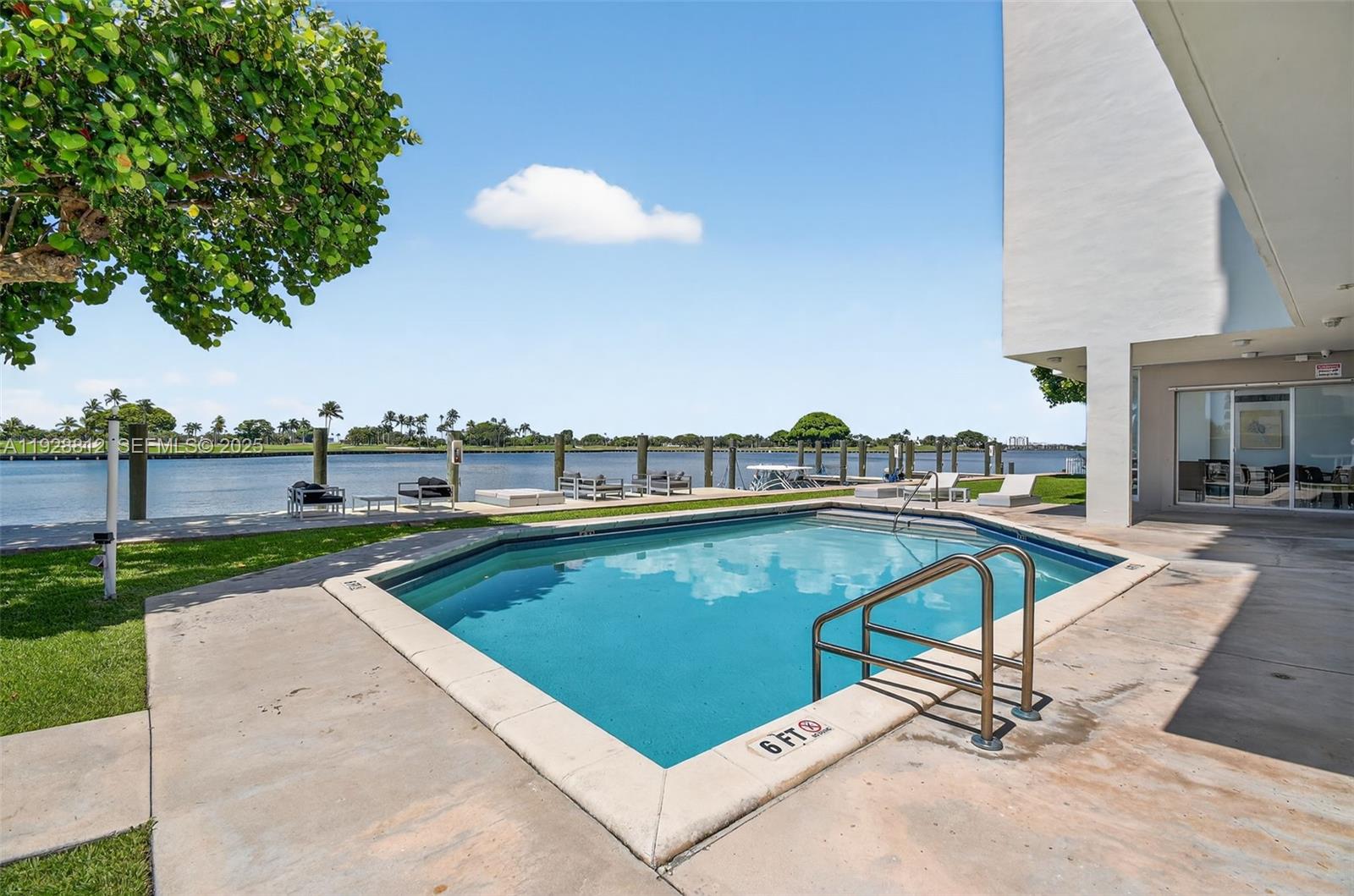 COLONY BAY HARBOR APTS CO - Residential