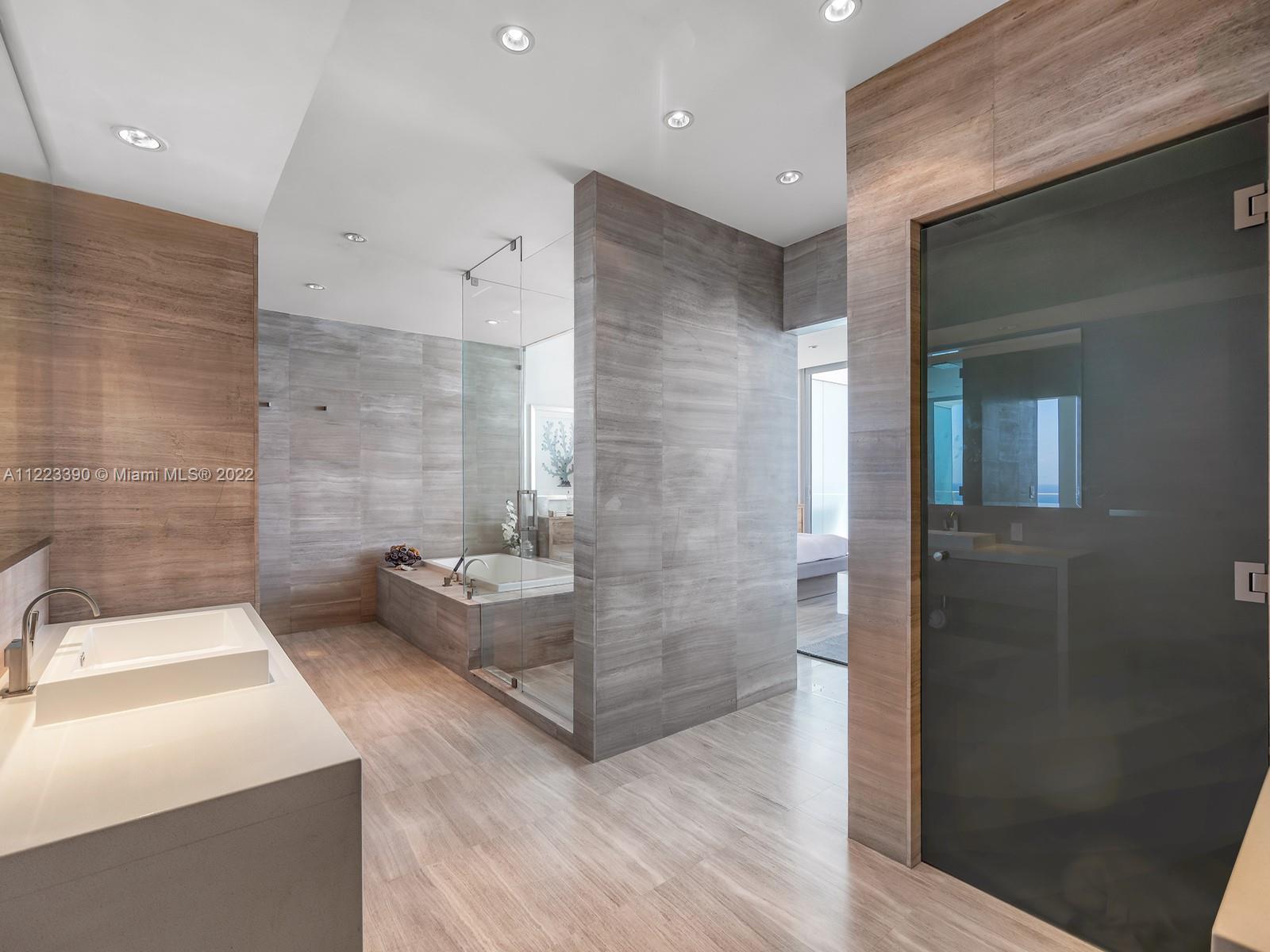 APOGEE BEACH CONDOMINIUM - Residential