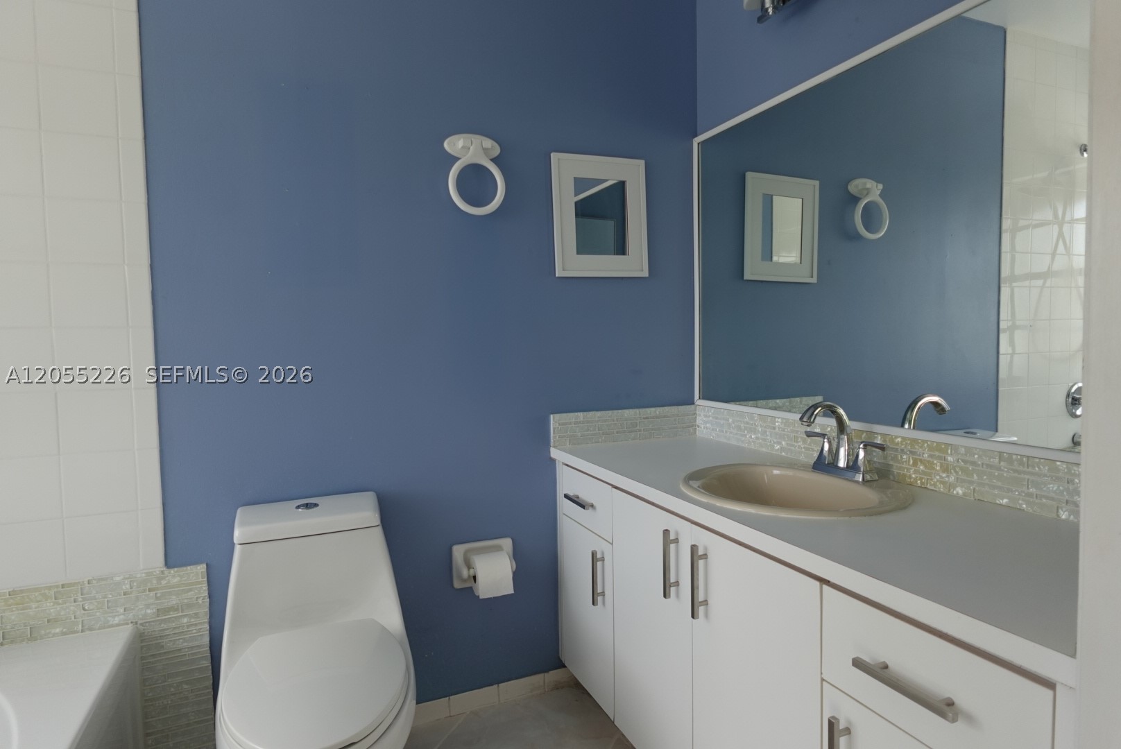 LAGO DEL REY CONDO - Residential
