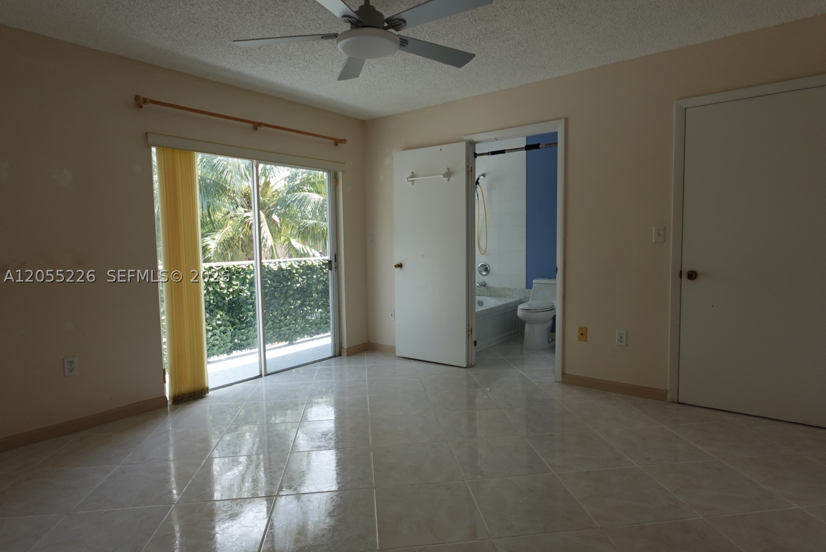 LAGO DEL REY CONDO - Residential
