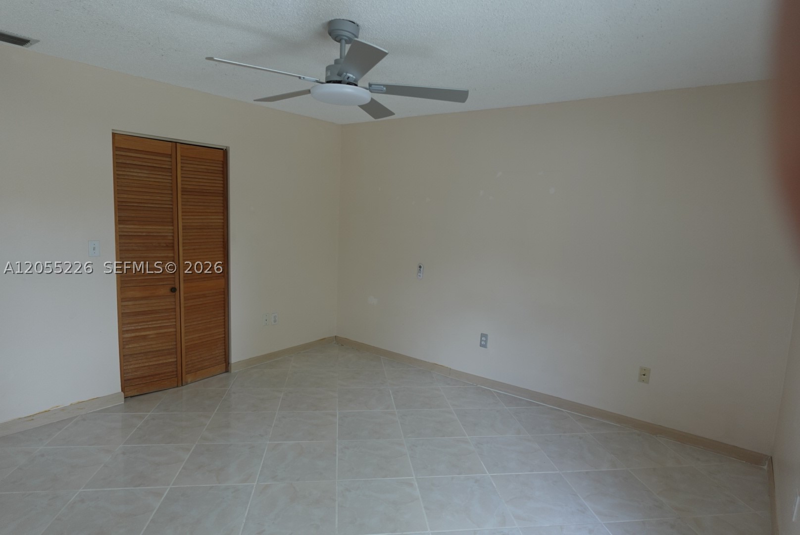 LAGO DEL REY CONDO - Residential