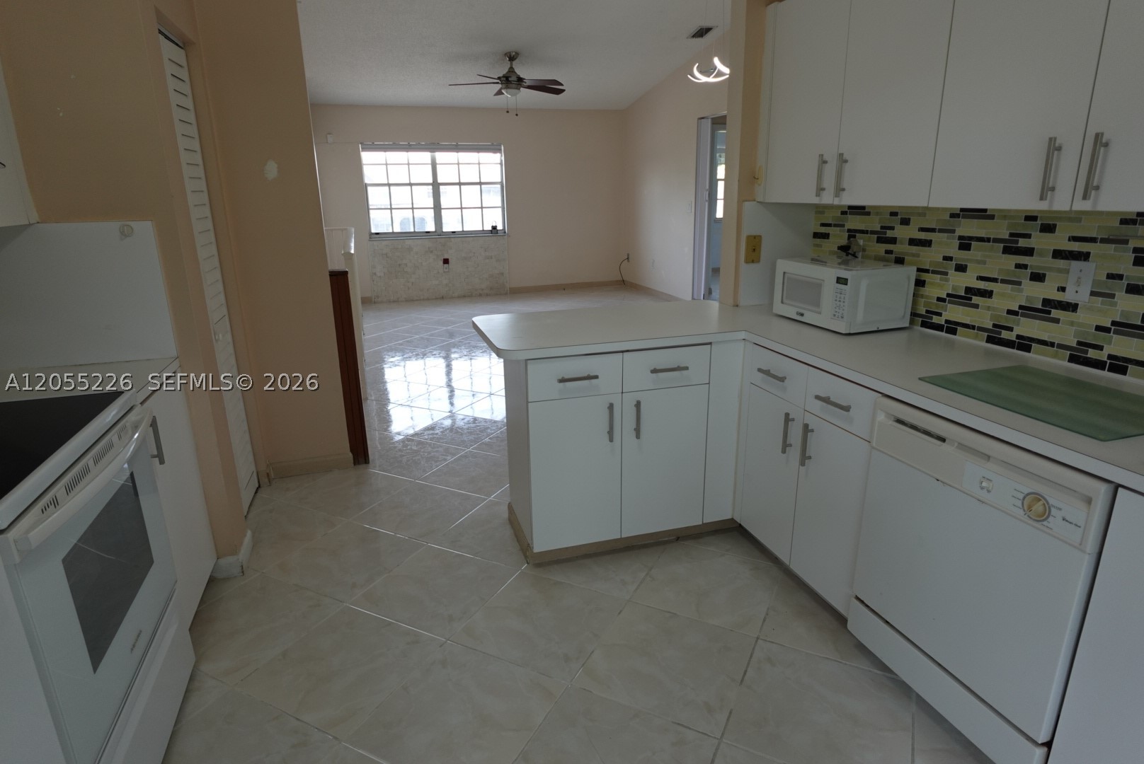 LAGO DEL REY CONDO - Residential