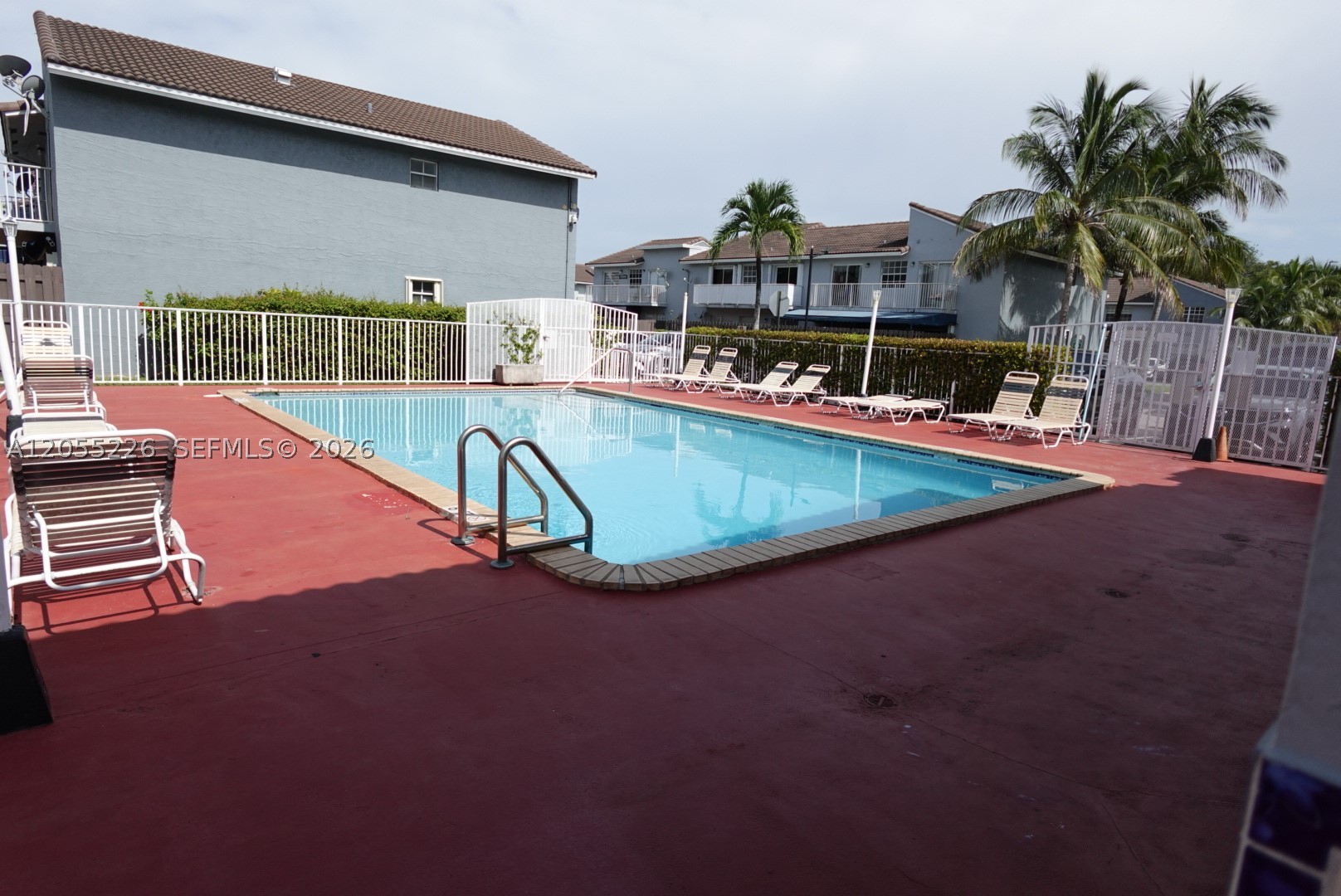 LAGO DEL REY CONDO - Residential