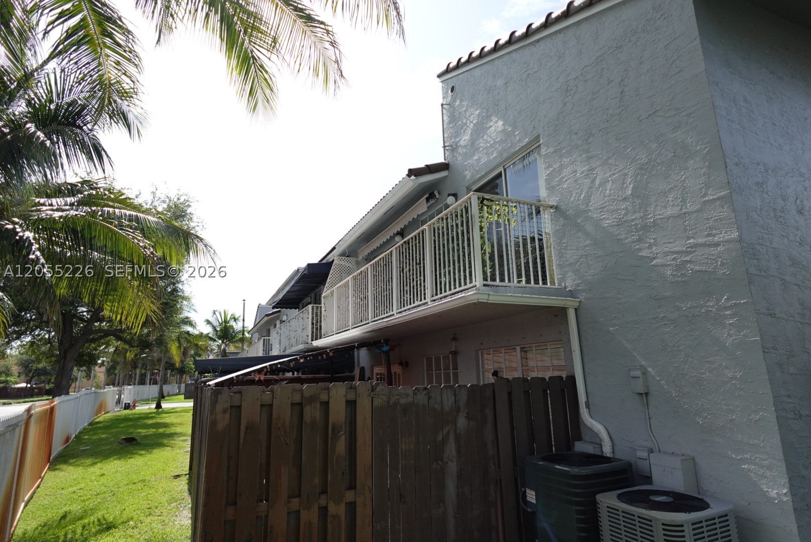 LAGO DEL REY CONDO - Residential