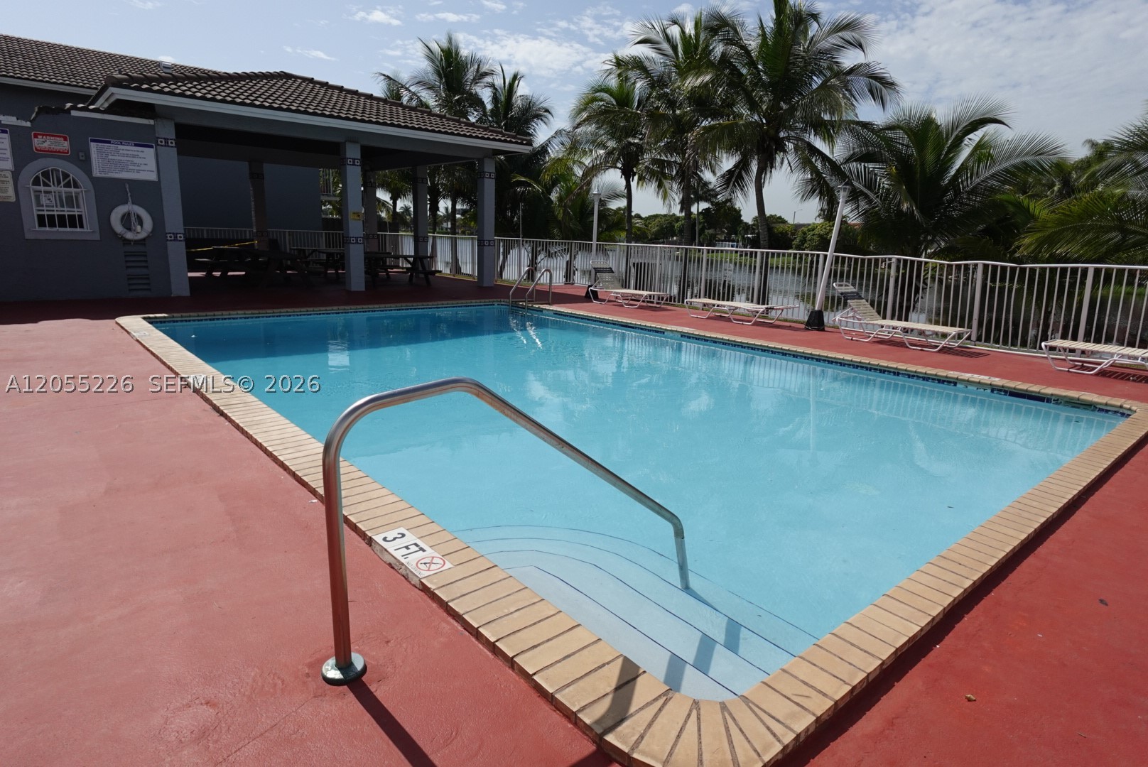 LAGO DEL REY CONDO - Residential