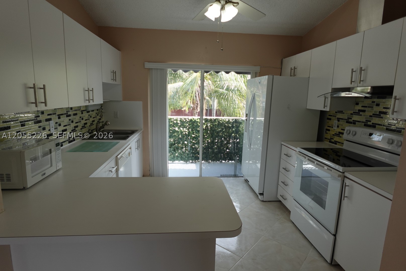 LAGO DEL REY CONDO - Residential