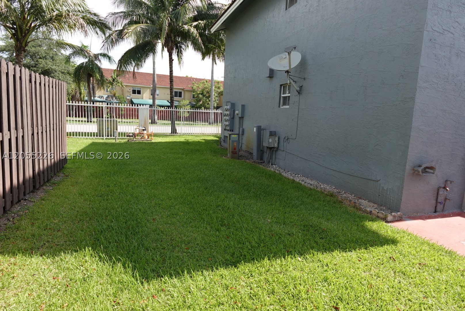 LAGO DEL REY CONDO - Residential