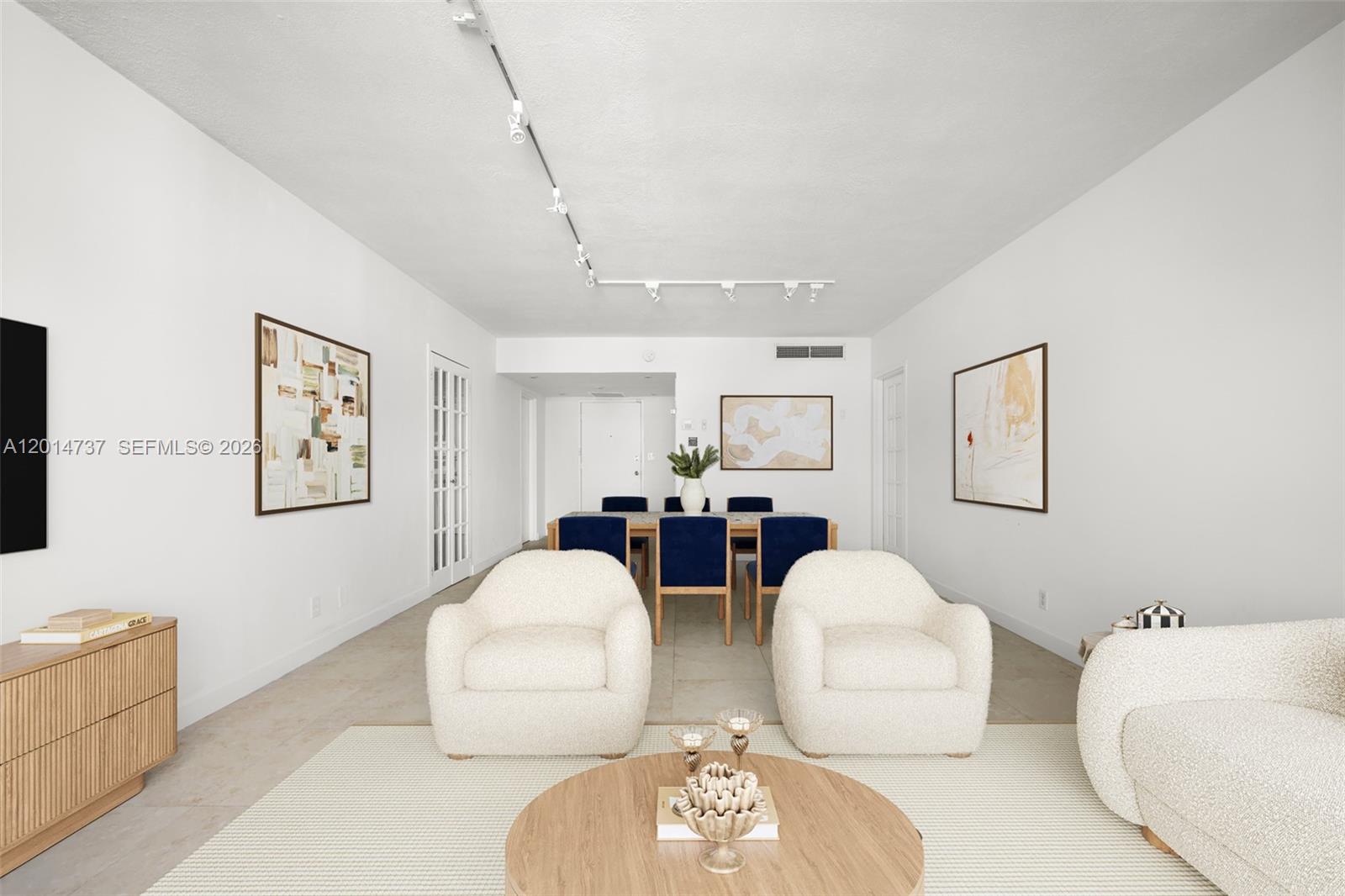 KING COLE CONDO - Residential
